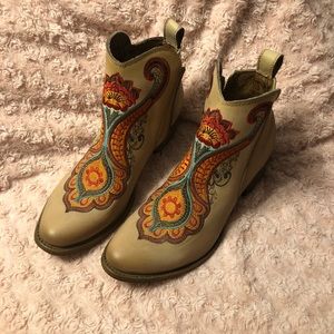 Corral Women’s Embroidered Bootie